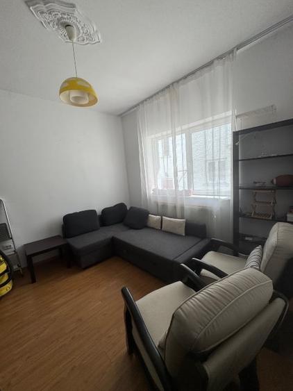 Apartament cu 3 camere semidecomandat, mobilat în Decebal