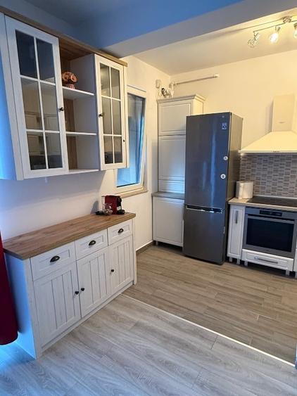 Apartament cu 3 camere decomandat, mobilat în Dumbrăvița