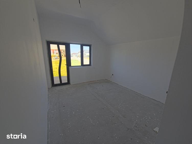 Casă cu 5 camere cu Teren 210 Mp în Valu lui Traian