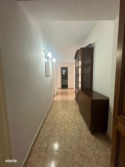 Apartament cu 4 camere, mobilat în Central