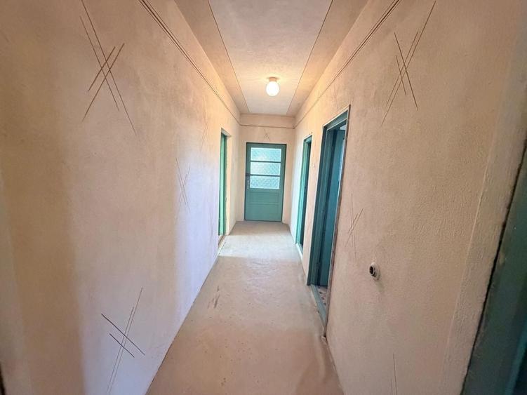 Apartament cu 3 camere decomandat în Exterior Est