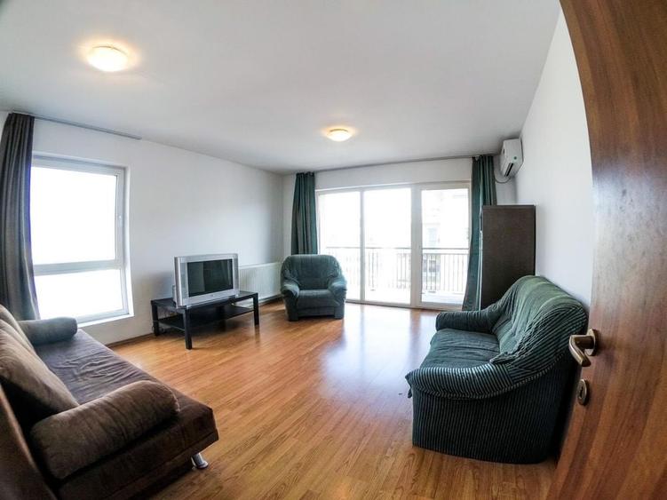Apartament cu 3 camere decomandat în Roșu