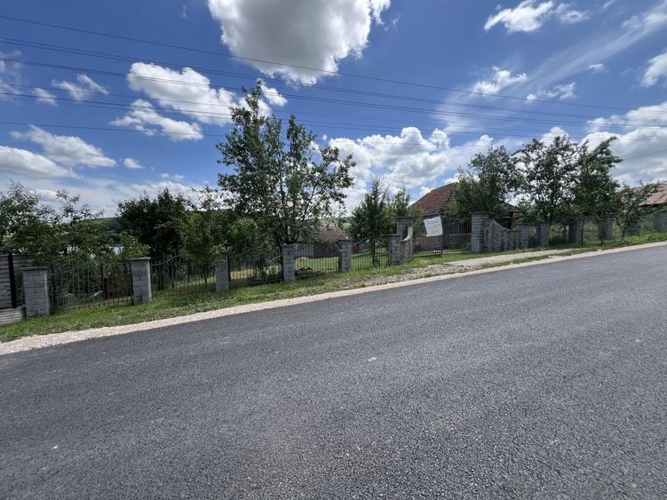 Casă cu 4 camere cu Teren 1000 Mp în Geaca