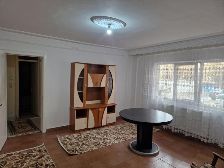 Apartament cu 2 camere decomandat în Piața
