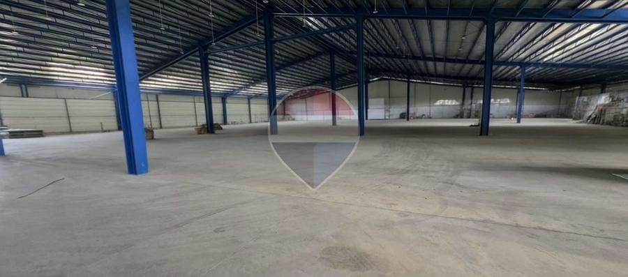 Spațiu industrial, de 9,618 mp, în Central
