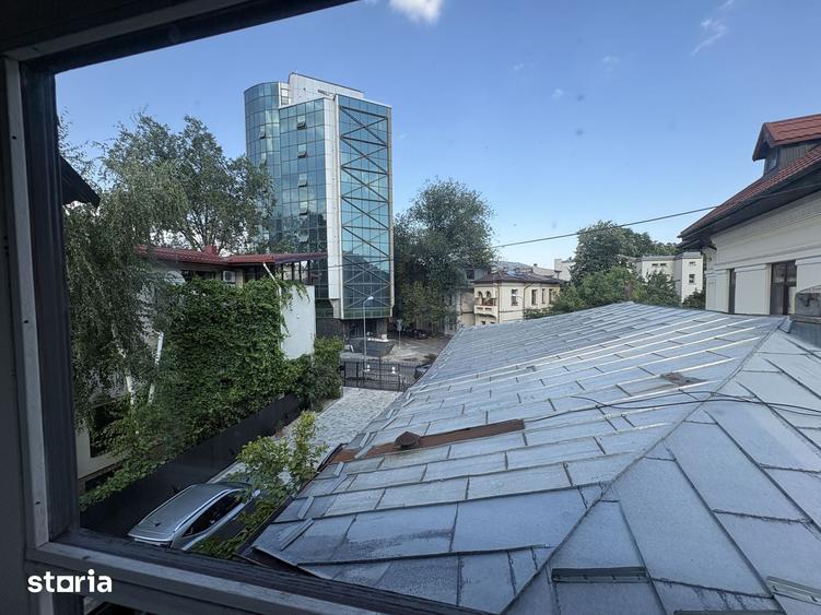 Casă cu 9 camere cu Teren 300 Mp în Eminescu