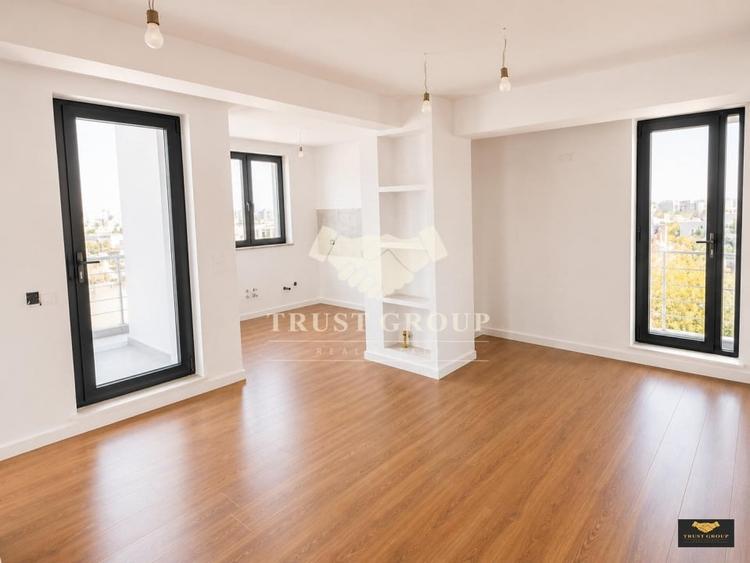 Penthouse cu 3 camere decomandat în Vatra Luminoasă