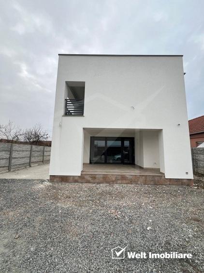 Casă individuală cu 5 camere cu Canalizare în Someșeni