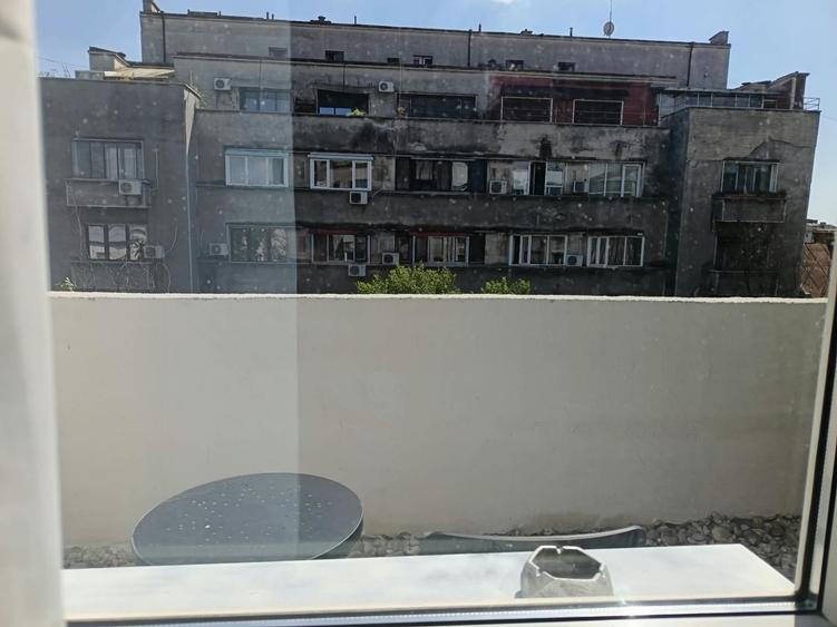 Apartament cu 3 camere semidecomandat, mobilat în Armeneasca