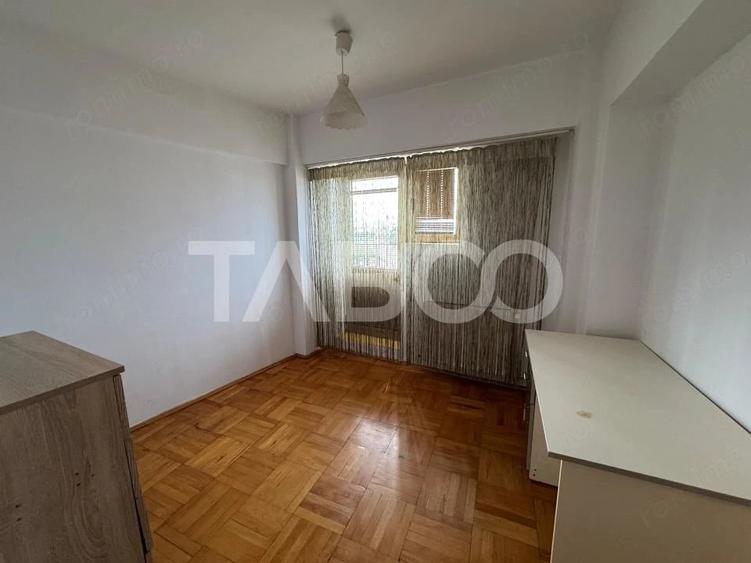 Apartament cu 5 camere decomandat în Turnișor