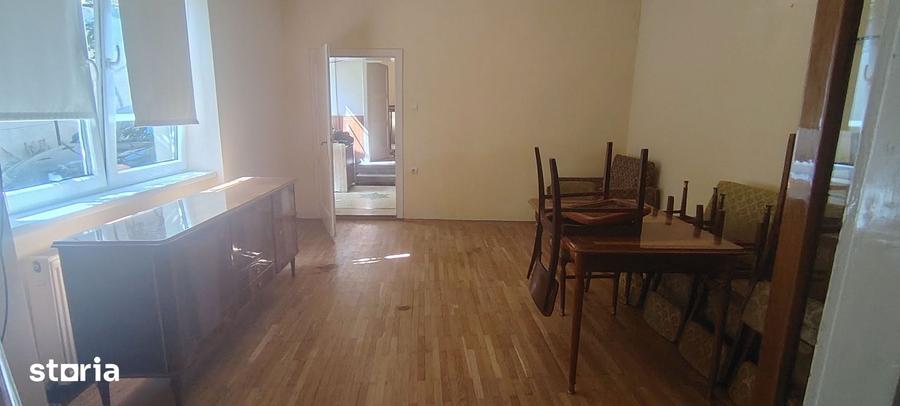 Casă cu 5 camere cu Teren 1220 Mp în Nord