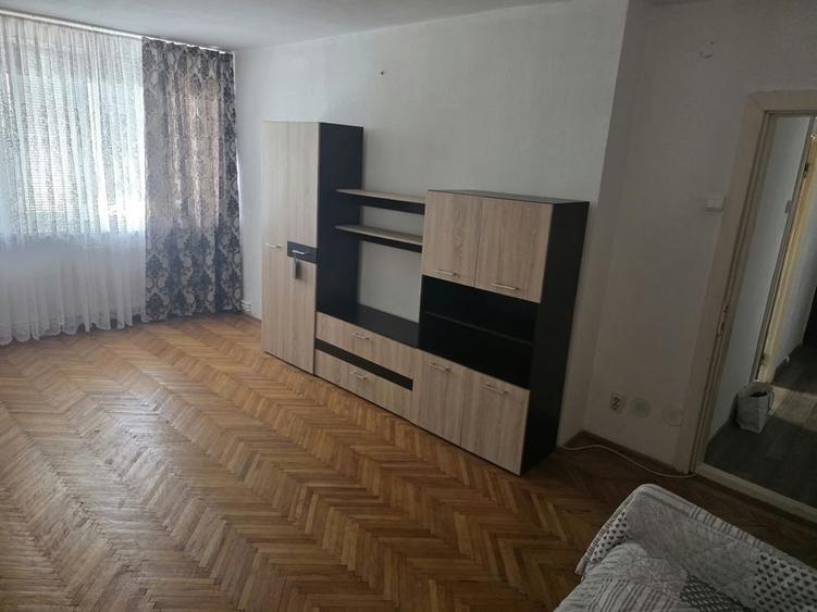 Apartament cu 4 camere decomandat în Exterior Vest