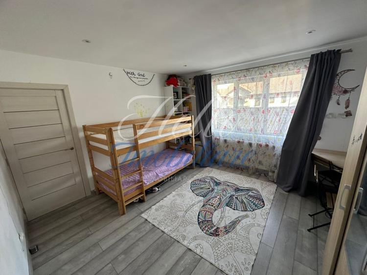 Apartament cu 3 camere semidecomandat în Florești