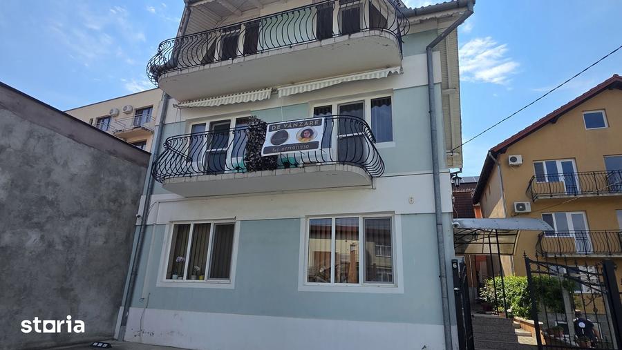 Casă cu Teren 302 Mp în Sânmartin
