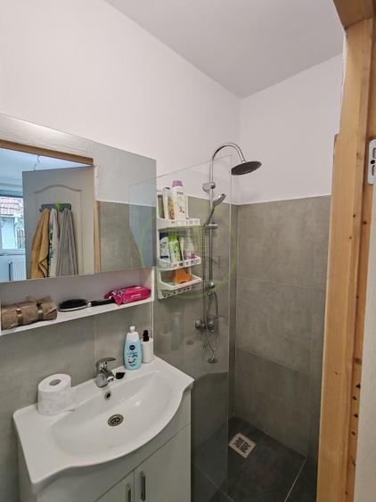 Casă individuală cu 4 camere cu Canalizare în Est