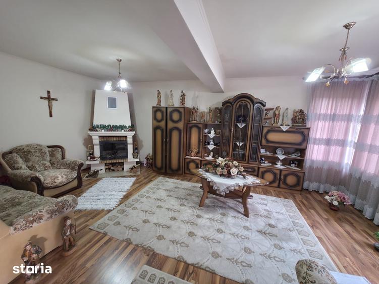 Casă cu 5 camere cu Teren 1000 Mp în Dâmbu Pietros