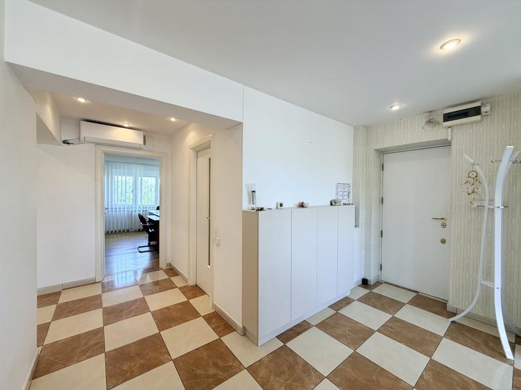 Apartament cu 3 camere decomandat, mobilat în Libertății