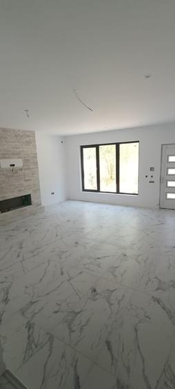 Apartament cu 3 camere decomandat în Găgeni