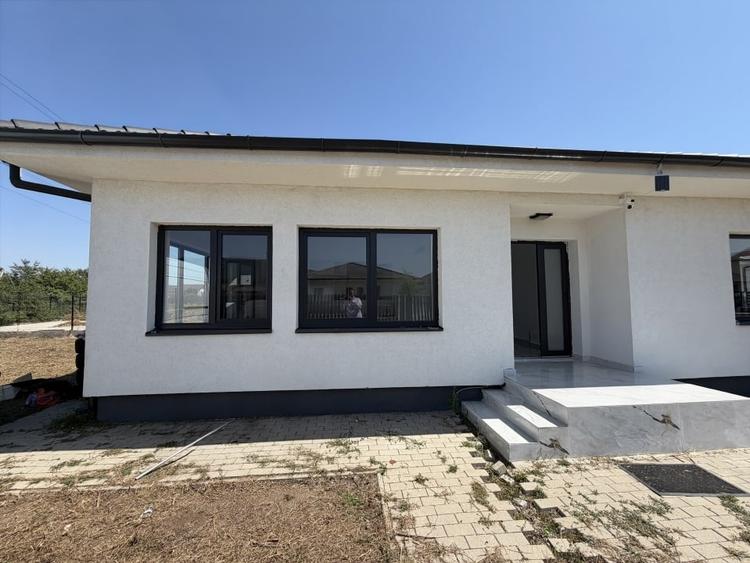 Casă individuală cu 3 camere cu Canalizare în Micești