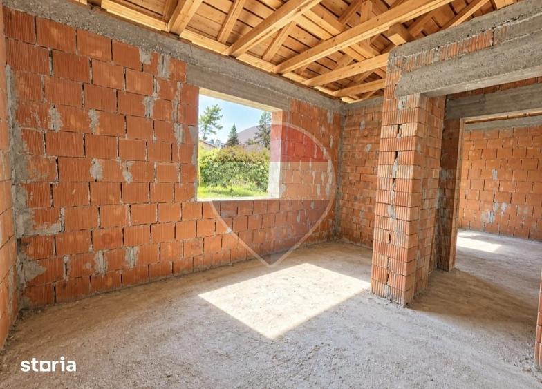 Casă cu 3 camere cu Teren 445 Mp în Central