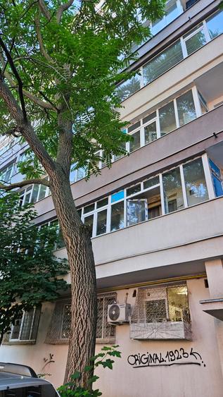 Apartament cu 3 camere semidecomandat în Giulești