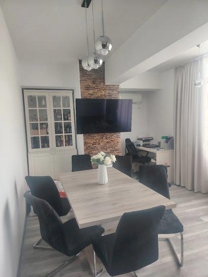Apartament cu 4 camere decomandat în Teilor