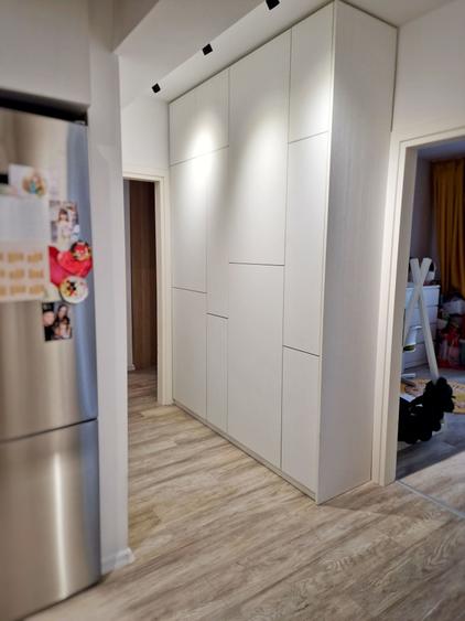 Apartament cu 3 camere decomandat în Roșu