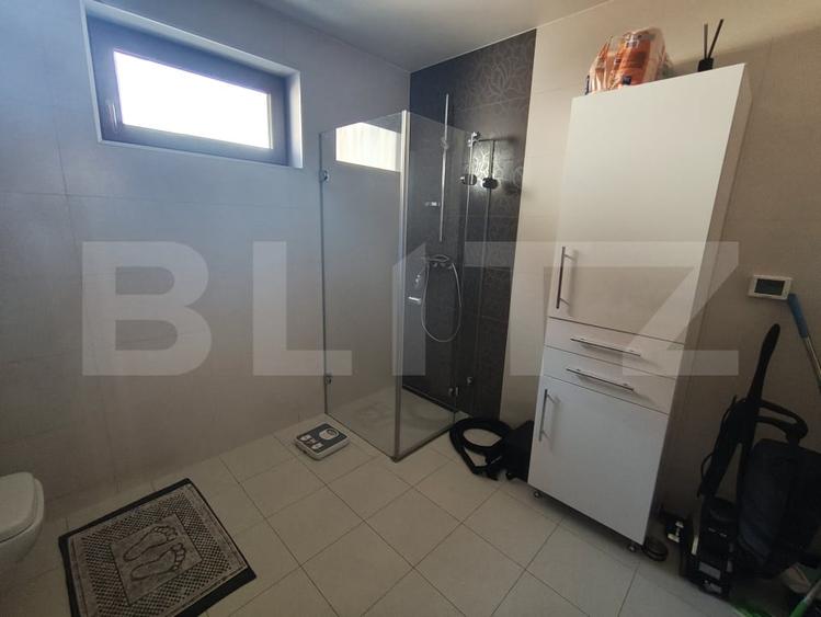 Casă individuală cu 6 camere cu Canalizare în Sânmartin