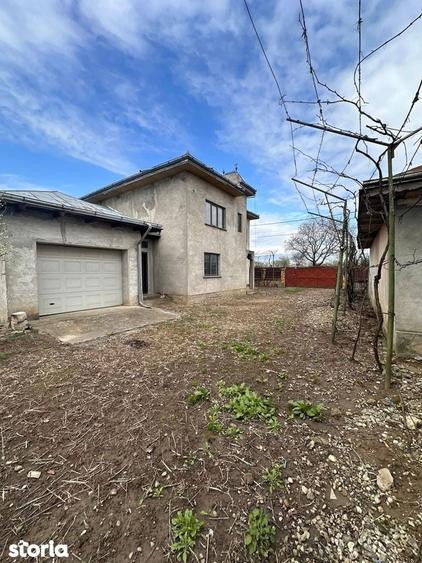 Casă cu 5 camere cu Teren 1000 Mp în Central