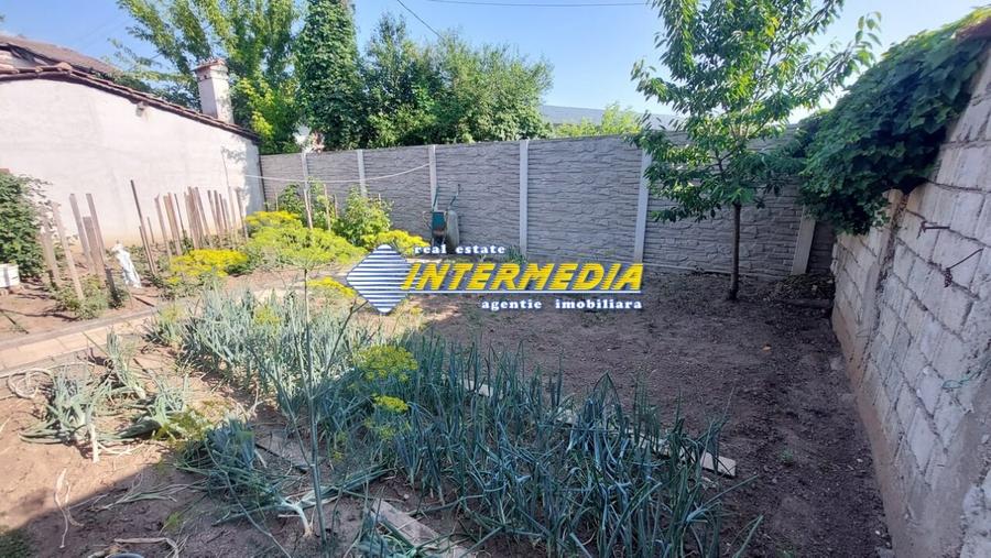 Casă individuală cu 5 camere cu Canalizare în Central