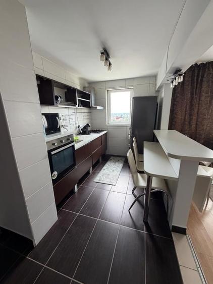 Apartament cu 3 camere semidecomandat, mobilat în Bucureștii Noi