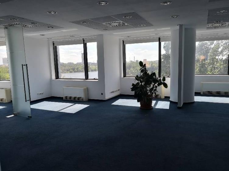 Birou, de 360 mp, în Băneasa