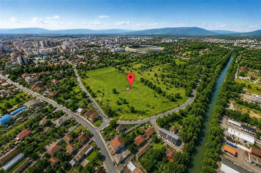 Teren Construcții intravilan de 2500 mp, în Est