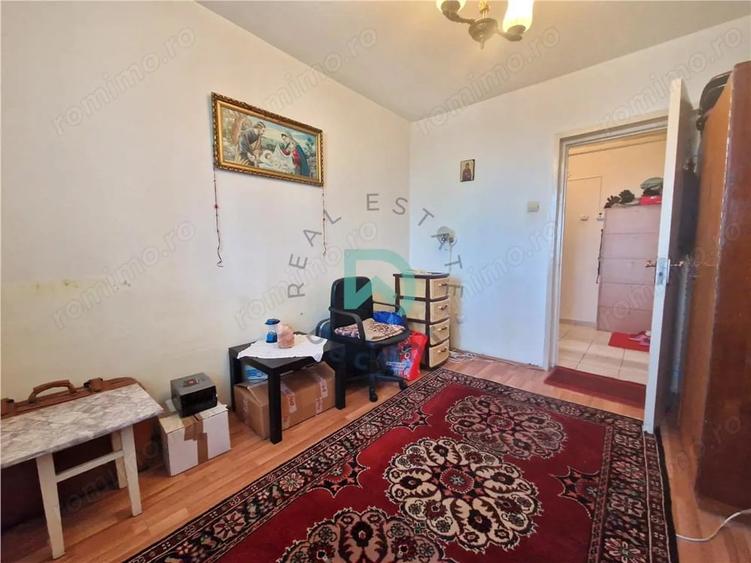 Apartament cu 3 camere decomandat în Astra