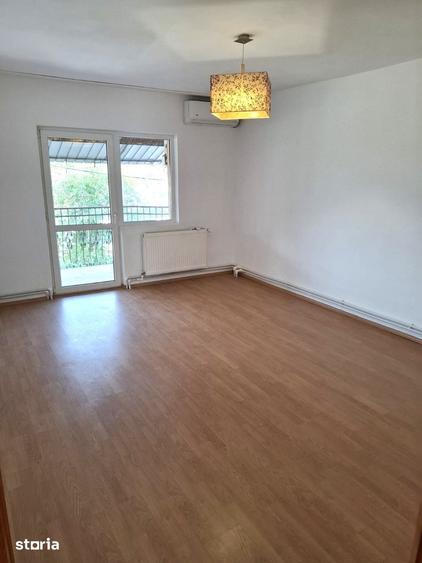 Casă cu 5 camere cu Teren 200 Mp în Central