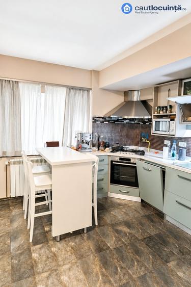 Apartament cu 4 camere, mobilat în Unirii