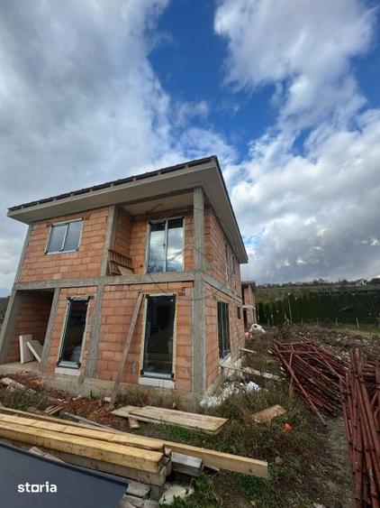 Casă cu 4 camere cu Teren 350 Mp în Central