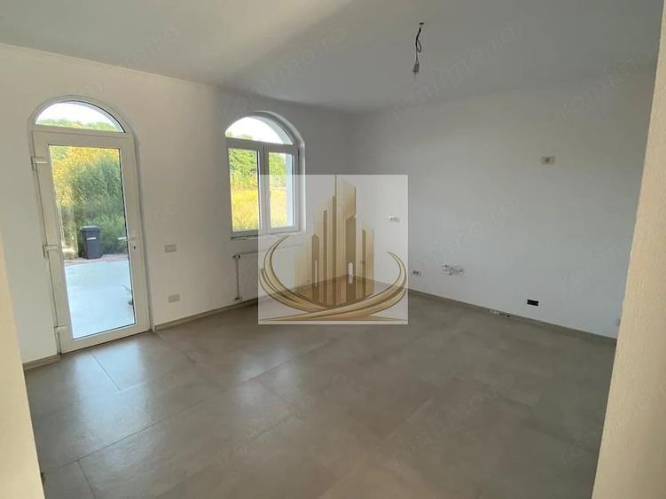 Casă cu 5 camere cu Teren 1000 Mp în Oloșag