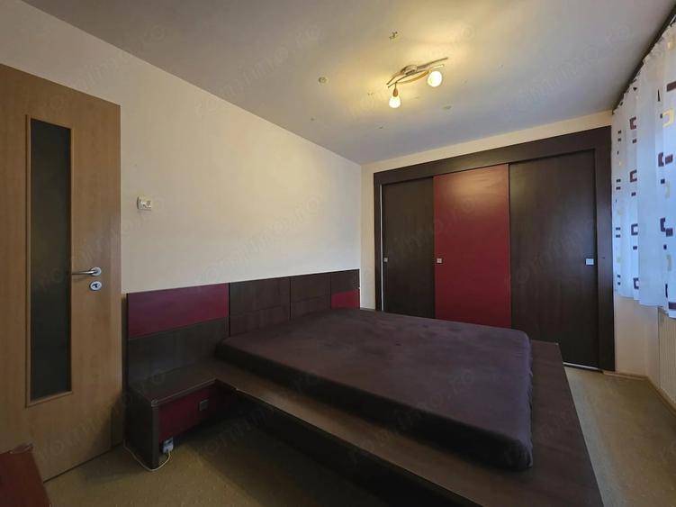 Apartament cu 3 camere semidecomandat, mobilat în Central