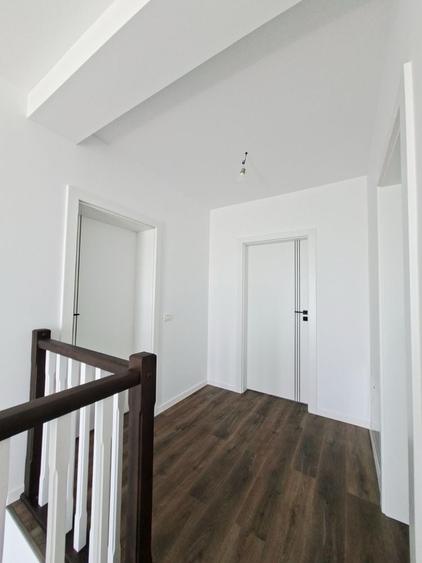 Casă cu 4 camere în Păulești