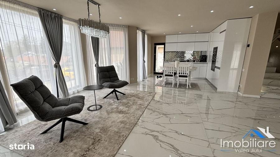 Casă cu 4 camere cu Teren 1200 Mp în Central