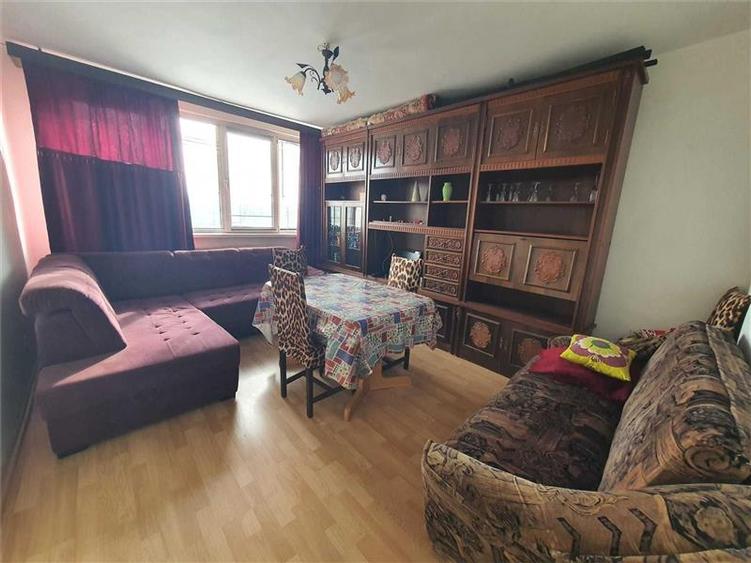 Apartament cu 3 camere decomandat, mobilat în Dâmbovița