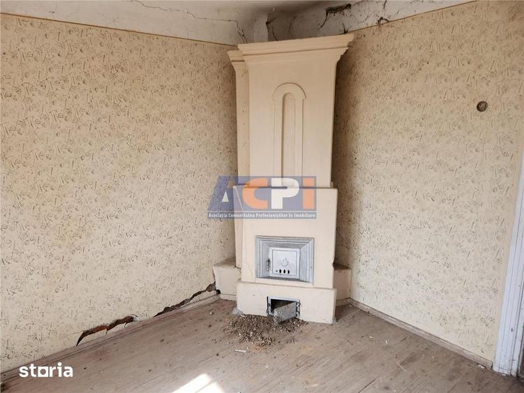 Casă cu 4 camere cu Teren 2150 Mp în Ulmi