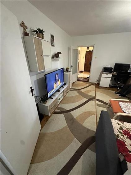Apartament cu 2 camere semidecomandat, mobilat în Lipovei