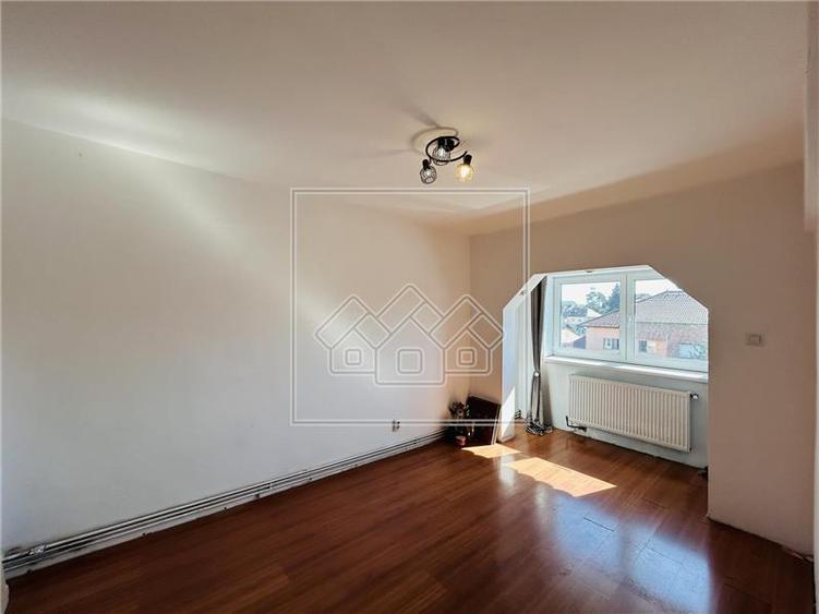 Apartament cu 2 camere decomandat în Ștrand