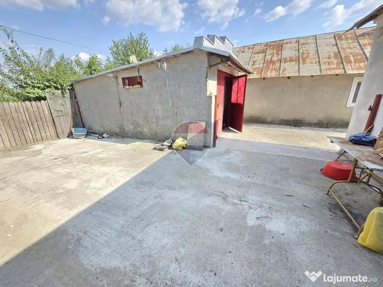 Casă cu 4 camere cu Teren 1155 Mp în Milcovul