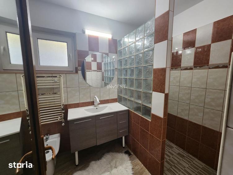 Casă cu 4 camere cu Canalizare în Podul de Fier