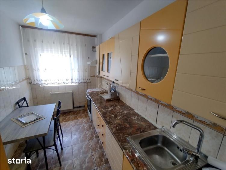 Apartament cu 4 camere decomandat în Central