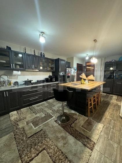 Casă cu 8 camere cu Teren 3500 Mp în Central