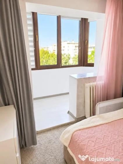 Apartament cu 2 camere decomandat în Trocadero